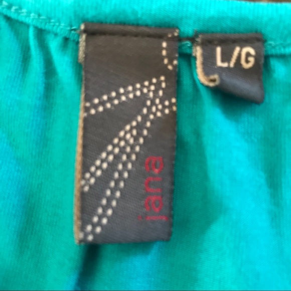 Short Sleeved T-Shirt. ⭐️SALE 3/$20⭐️ - Picture 2 of 4